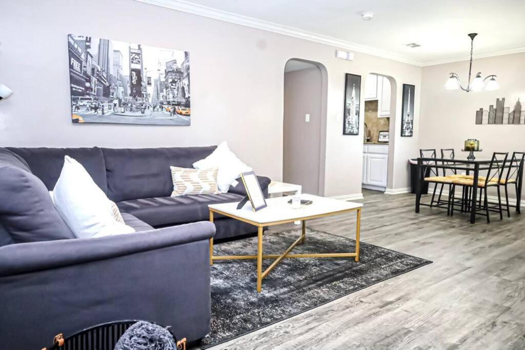 Comfy Two-Bedroom Apartment In 알링턴 외부 사진