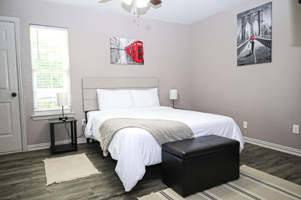 Comfy Two-Bedroom Apartment In 알링턴 외부 사진