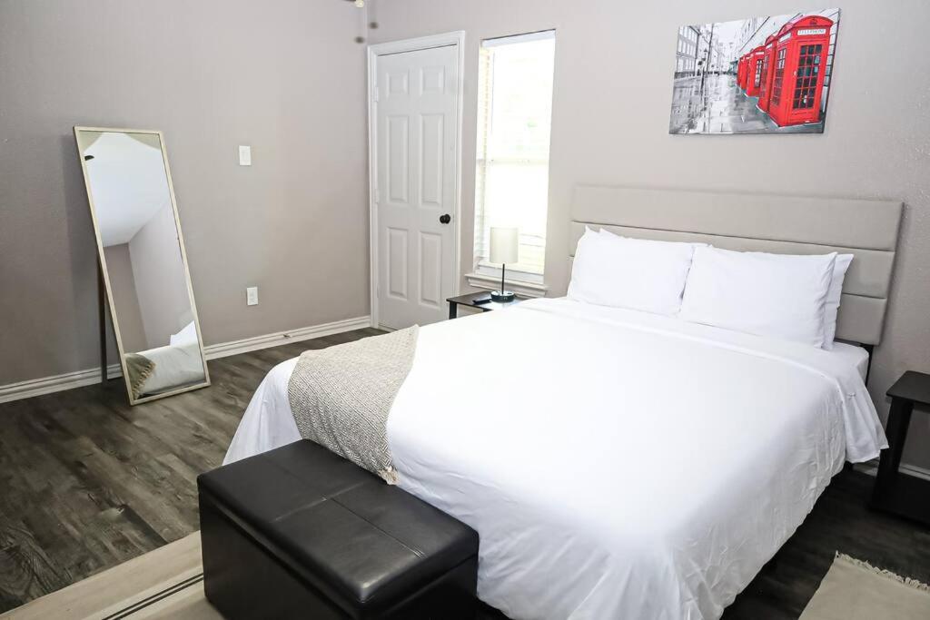 Comfy Two-Bedroom Apartment In 알링턴 외부 사진