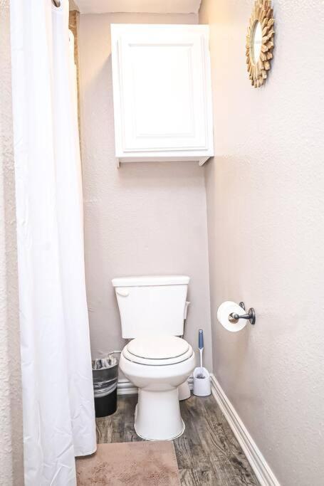 Comfy Two-Bedroom Apartment In 알링턴 외부 사진