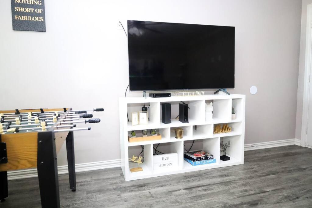 Comfy Two-Bedroom Apartment In 알링턴 외부 사진